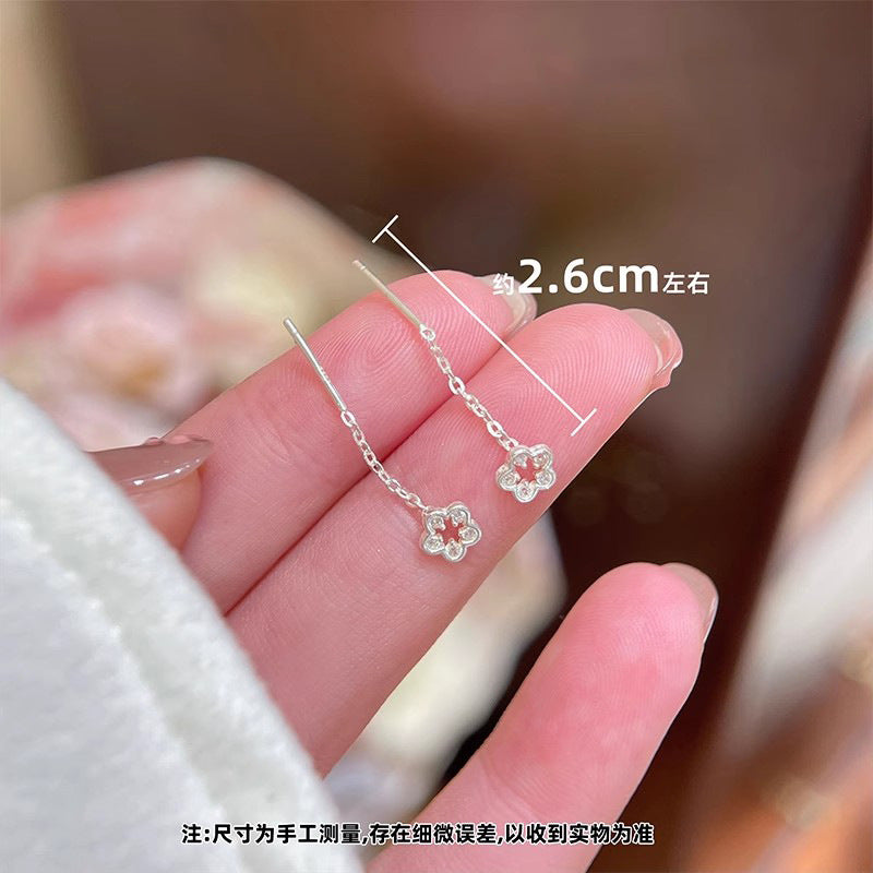 精致小巧银色花朵耳线女2025年新款韩国高级感耳钉小众设计感耳饰